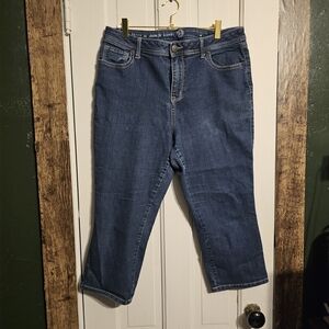 Classic Women's Mid-Rise Blue Jeans Capris